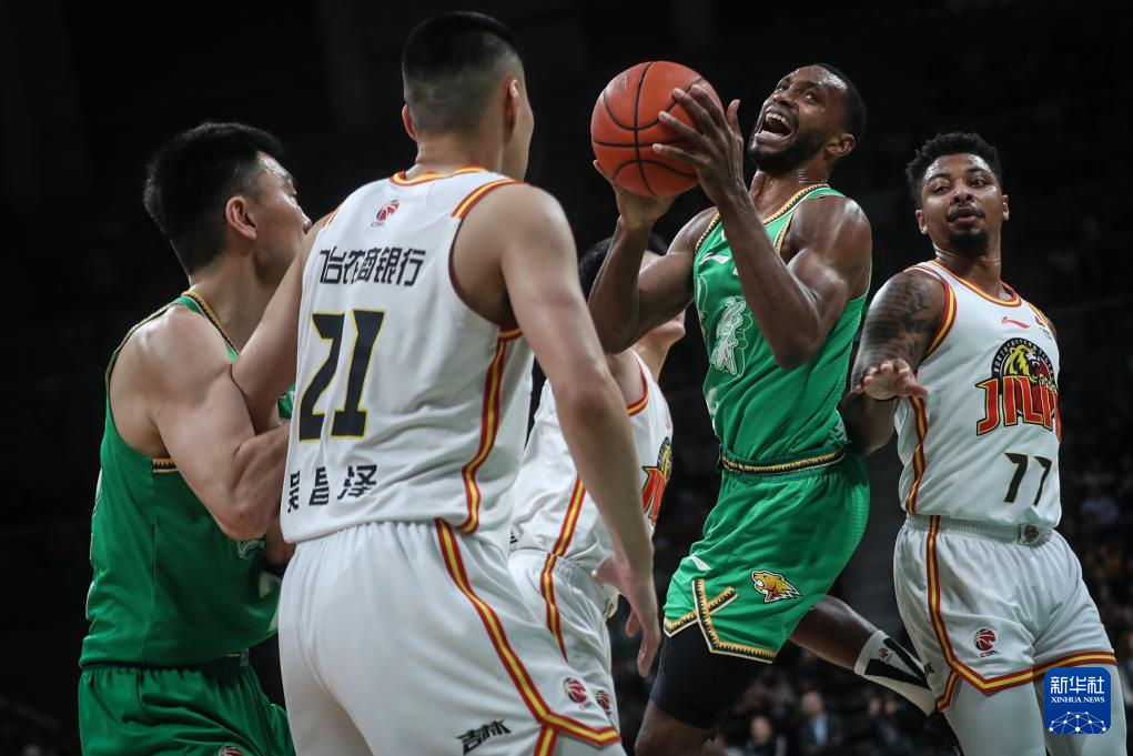 爱游戏体育-亚特兰大刷新队史纪录关键时刻广厦男篮调整名单以备CBA季后赛，辽宁本钢迎法甲关键赛看傻球迷的简单介绍
